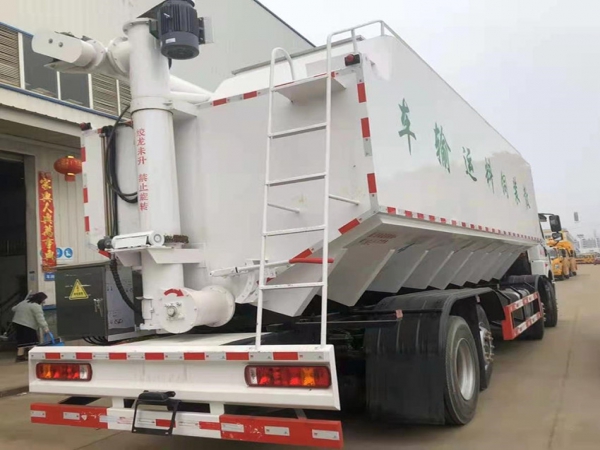 解放前四后六320馬力（20噸）散裝飼料運(yùn)輸車(chē)